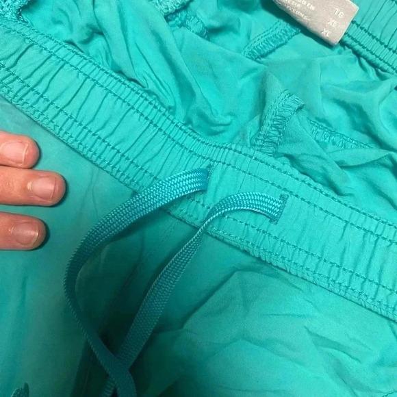 Columbia Women’s Adjustable Shorts Size XL - Picture 5 of 8